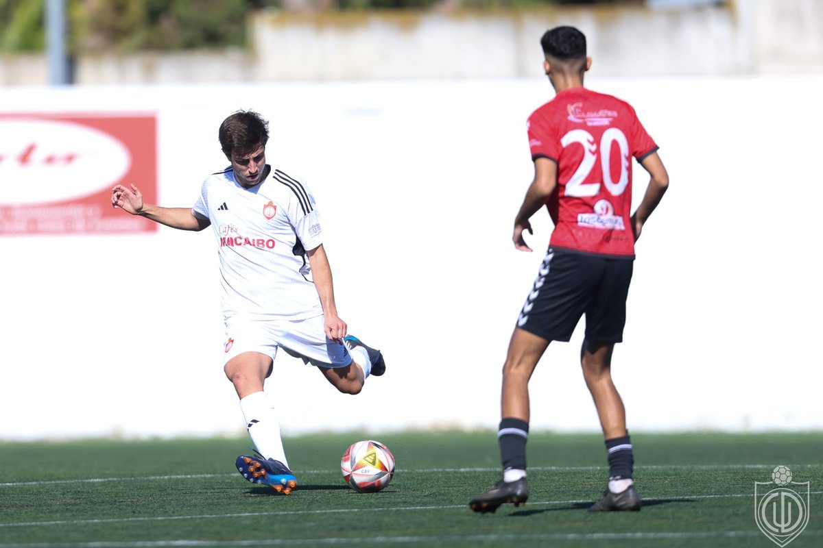 ¿Quién se ha estrenado como 𝑔𝑜𝓁𝑒𝒶𝒹𝑜𝓇 con el escudo del #CDUtrera?

🧠6⃣