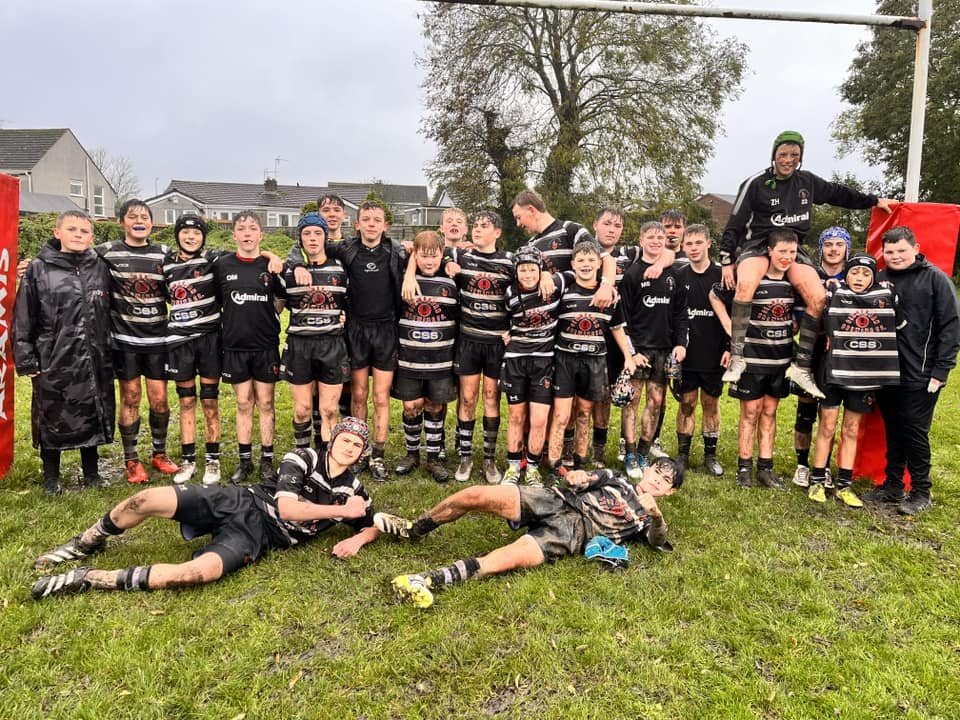 Immaculate respect shown by both teams in a soggy @CardiffRugbyCup group fixture! Well done to both sides for showcasing a great advert for u14s rugby in awful conditions @OldPensMinis #Pens #Badgers