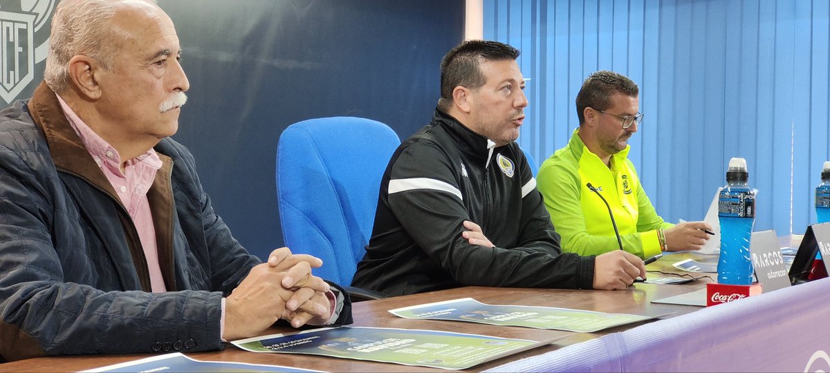 pedroavera's tweet photo. ✔️ El @cfhercules @FuturaHercules presenta el campus de #navidad2023  
⚽ De 4-14 años y curso de alto rendimiento
➡️ Organizado por el club y @acatecalicante
#Futbol #Alicante https://t.co/RCnHSHKt57