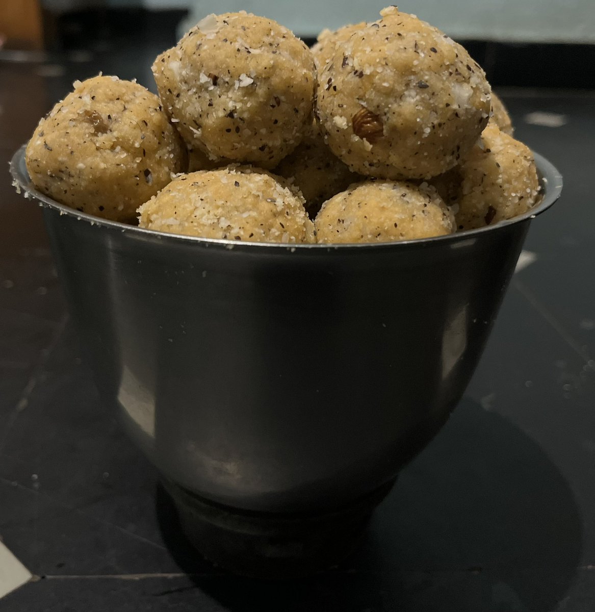 VijayUllagaddi's tweet photo. When I say : ನಾಳೆ ನಾನು ಬೆಂಗಳೂರಗೆ ಹೋಗ್ತೀನಿ

kitchen scenes: https://t.co/nROHPwhLlv