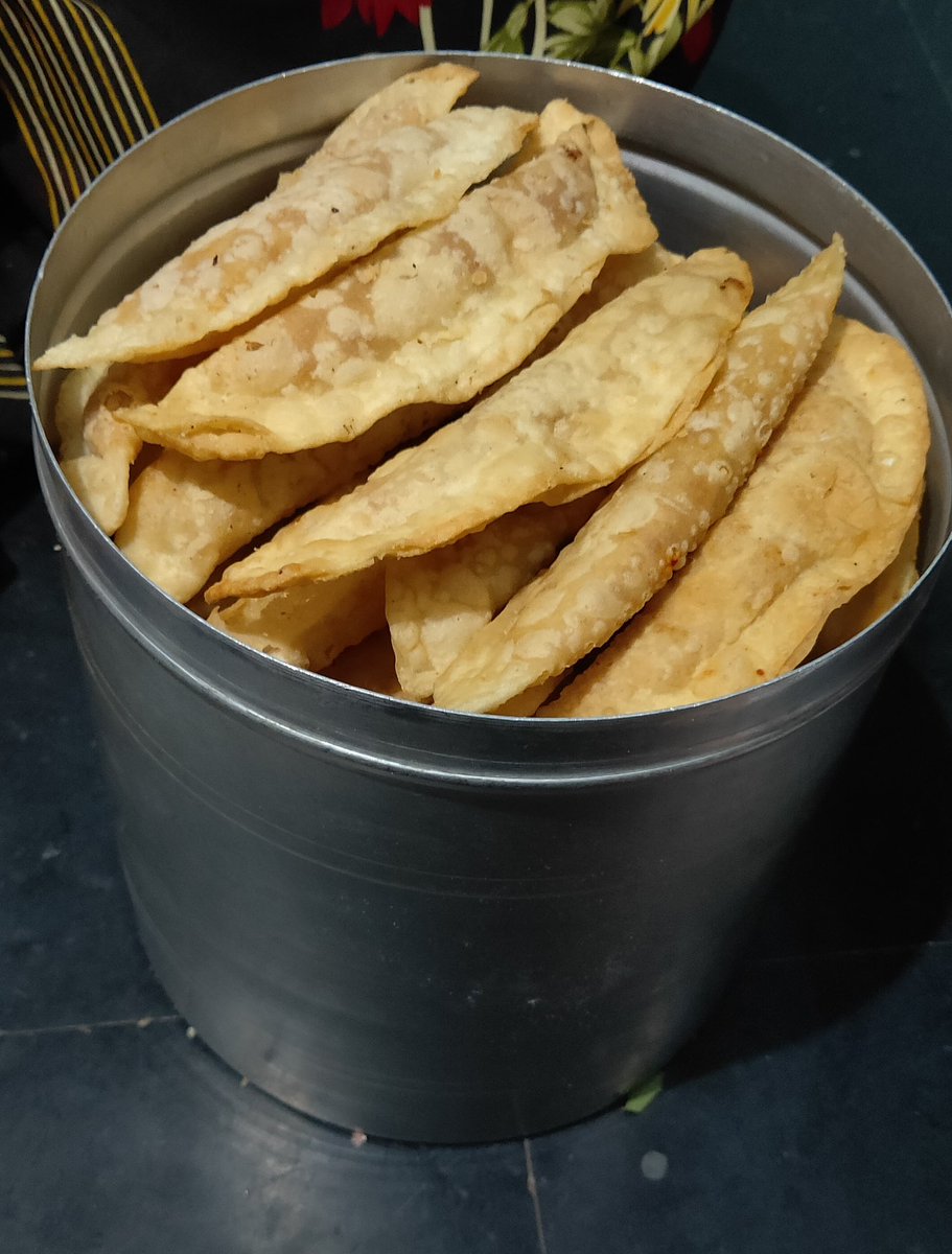 VijayUllagaddi's tweet photo. When I say : ನಾಳೆ ನಾನು ಬೆಂಗಳೂರಗೆ ಹೋಗ್ತೀನಿ

kitchen scenes: https://t.co/nROHPwhLlv