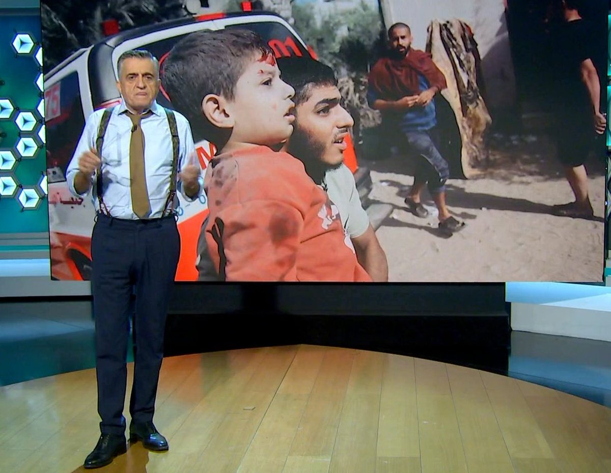 "Yo no sé mucho de estrategia militar, pero diría que si atacas a alguien desarmado e indefenso, no lo debes llamar guerra, sino asesinato. Y si además son niños, es un infanticidio"
"Ojalá algún día la justicia... ponga nombre a lo que está ocurriendo en #Gaza"
 
Gran Wyoming
