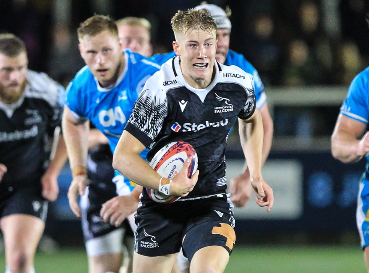 Newcastle Falcons full-back @Ben_Redshaw2005 won a Rising Star Award at the recent @SportNewcastle dinner. The 18-year-old joined the Falcons' academy at the age of 14 and has already made his Gallagher Premiership debut. Well done, Ben! newcastlefalcons.co.uk/redshaw-wins-r… #TrueNorth