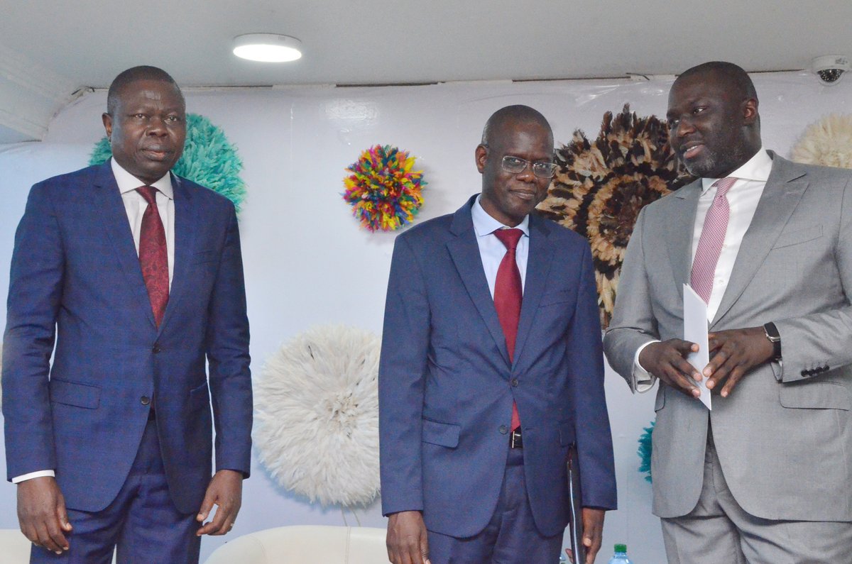 salonpme_uemoa's tweet photo. @FagaceOfficiel @badeabank @BIDC_EBID @boad_official @gimuemoa @BRVM_UEMOA @UEMOA_Officiel @orange_sn @AUF_AfriqueO @Adepme @Khadynd88668142 @CCRUemoa @Synebaci1 @CORAFNews @ITCnews La cérémonie de SBPME UEMOA a été honorée par le discours de ✅𝐀𝐡𝐦𝐚𝐝𝐨𝐮 𝐀𝐥 𝐀𝐦𝐢𝐧𝐨𝐮 𝐋𝐎 Directeur National pour le Sénégal représentant le Gouverneur de la BCEAO
#sbpmeuemoa
#redynamiserlespmedeluemoa
#soutenir_le_développement_de_l_afrique
#BCEAO #DPME #APBEF #APSFD https://t.co/mSWcPckR5F