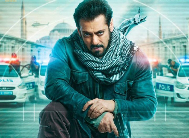 Mrjaat0007's tweet image. IF You Are Stuck  Who Should You Call ?

#SalmanKhan Aka #AvinashSingh 

#ShahRuhKhan Aka #Pathaan 

#HrithikRoshan Aka #Kabir 

#Tiger3 #Tiger3BoxOffice #BLOCKBUSTERTIGER3 #War2 #JrNTR #Srk #KatrinaKaif #Tiger3HistoricDiwali #YRF @filmy_farhan @SRKsAdmirers @HrithikRules