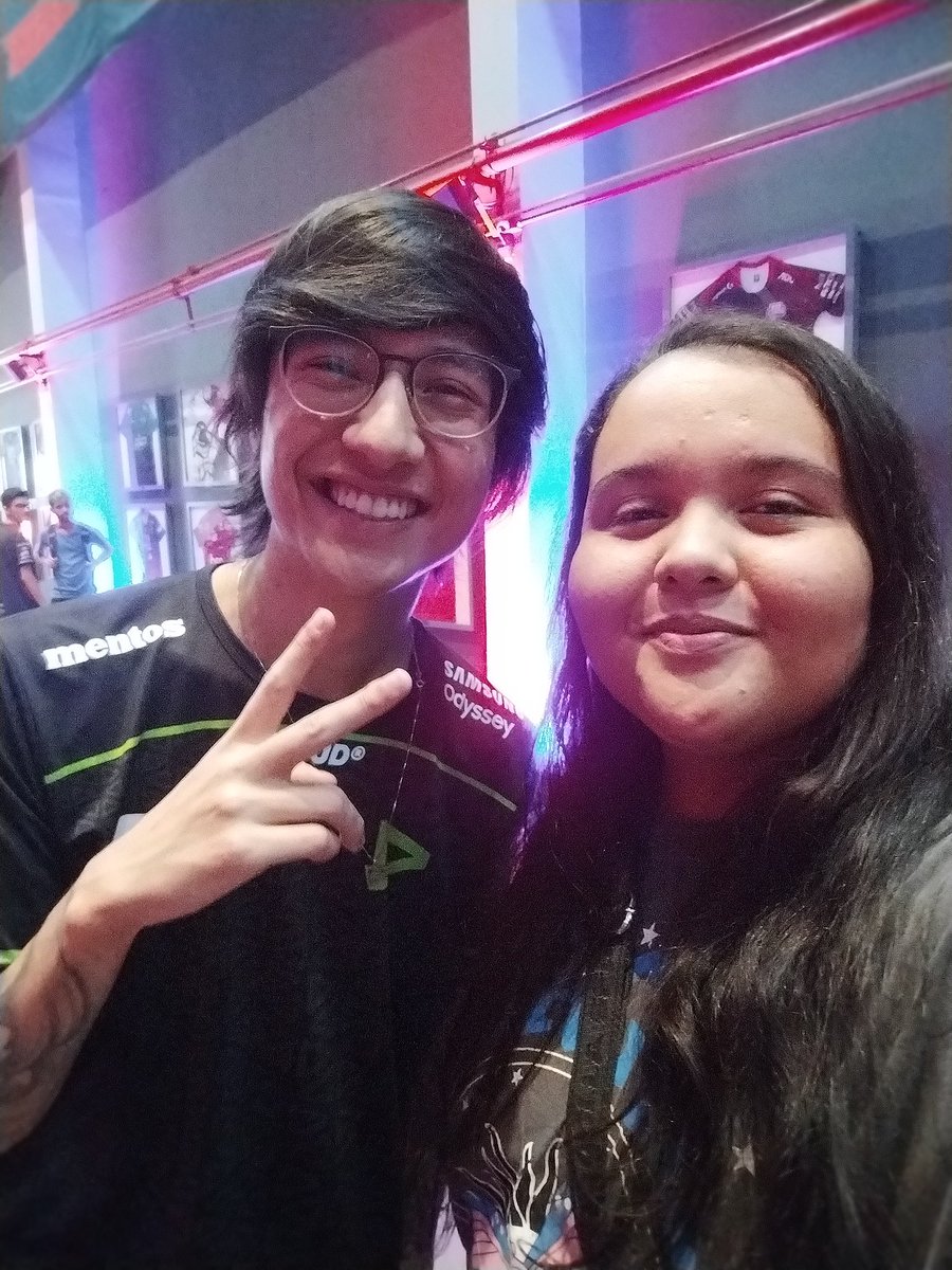 ihhellen's tweet image. coloque a primeira e a ultima vez que você foi no CBLOL:

tbm só fui uma vez 😭😭