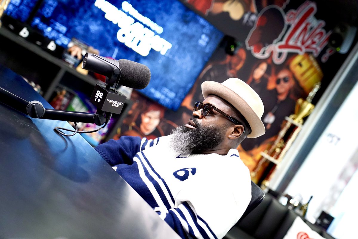🚨 @blackthought is here in the building discussing his new 📚‘Memoir of the art of becoming who we are‘ available TODAY! Tap in to the #TheBreakfastClubBET NOW🔊🔊🔊 Listen Live on the 🆓@iHeartRadio app thebreakfastclub.iheart.com