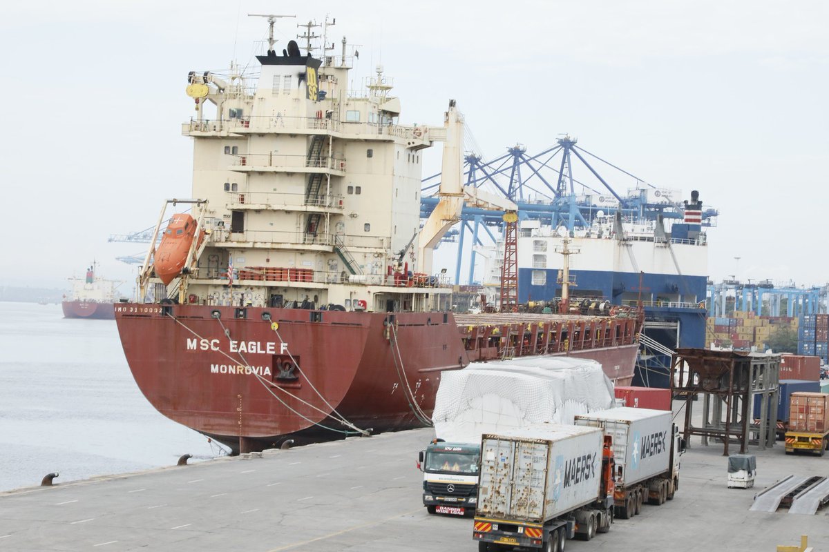 Kenya_Ports's tweet photo. Port performance outlook for the next #14days.

42 cargo vessels will call the Port of Mombasa during this period with 25 accounting for container ships.

#portoperations
#shipping 
#maritime https://t.co/BK8Y0zMfoY