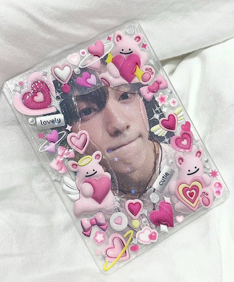 곧 말랑콩떡 수빈이 생일인 기념 ⌁❤︎⌁
.
#RT 추첨 한 분께 사진 속 포카+탑꾸 보내 드려요!
.
당발은 11/27일)
앙콘 전에 받아보실 수 있도록 11/29에 빠른등기로 보내요🤍(배송비 부담xxx)