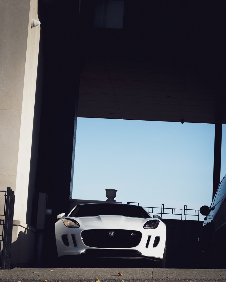 CBozelli's tweet image. Jaguar F Type. 🤩

#Transportation #Architecture #DisplayDevice #LandVehicle #MotorVehicle #Vehicle #Sky #Car #pittsburgh #pennsylvania #city #morning #jaguar #ftype #sony #a7rv