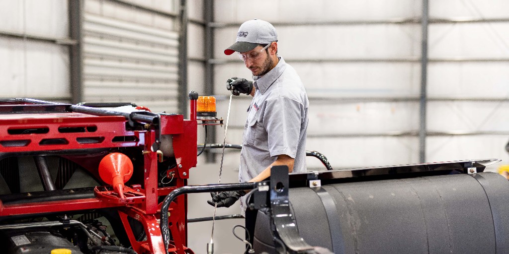 Looking for a fast-track opportunity to work as a technician at a Case IH dealership? Learn all about our technician training program here: ow.ly/JKCP50Q76ek