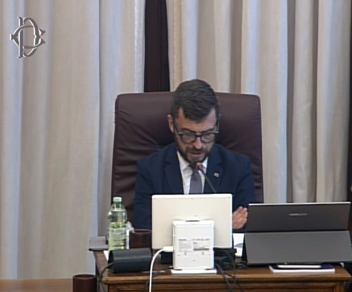 Montecitorio's tweet photo. #AI e mercato lavoro: in Commissione #Lavoro, audizione di rappresentanti di Accenture Italia e @Asso_contact. https://t.co/VVMWBGjjCX