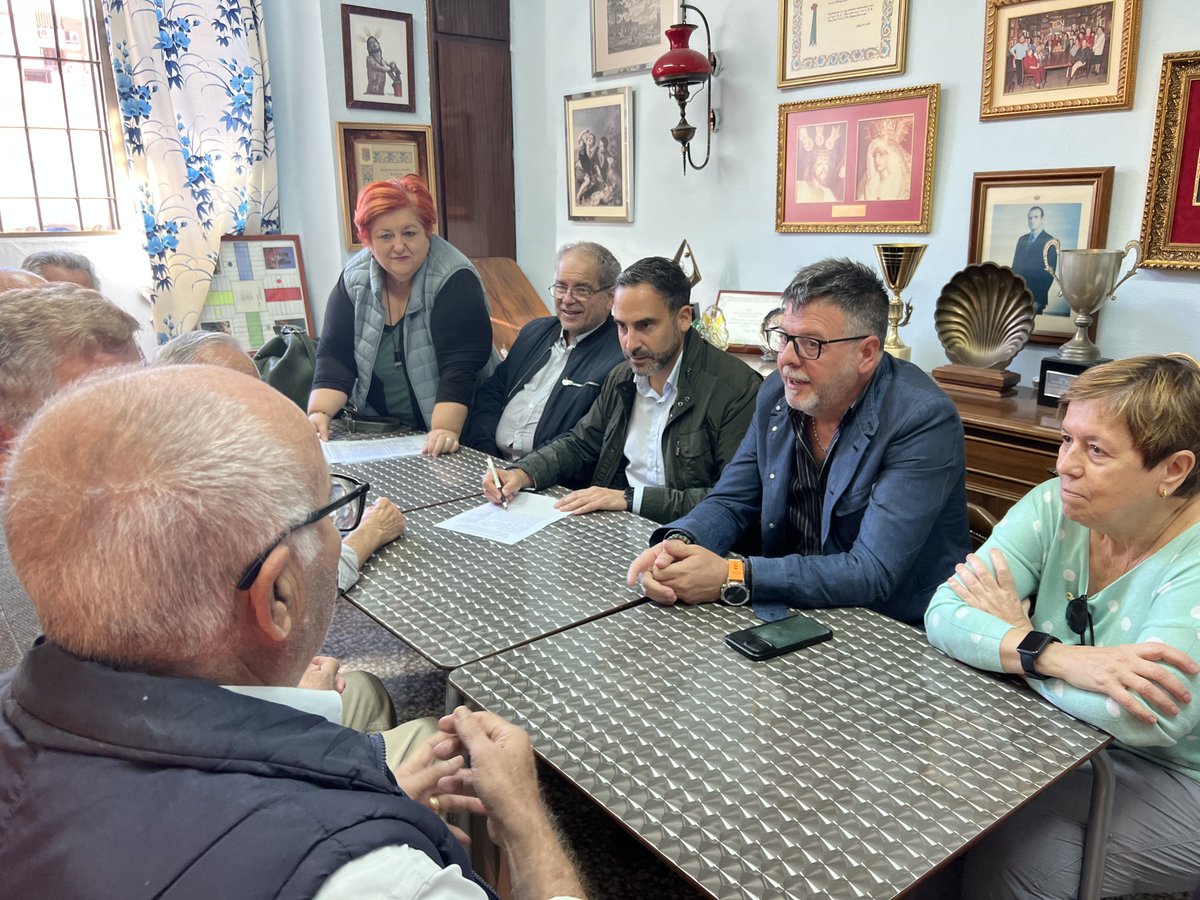 PSOEaytoMalaga's tweet photo. 👵🏼👴🏼 Más de 1.500 mayores de #Miraflores llevan dos años y medio esperando para poder hacer uso de su centro social. El portavoz socialista @aDanielPerez exige que @malaga reactive las obras cuanto antes.

🗞️ Lee la información completa aquí 👇
https://t.co/S8DAYKazYp https://t.co/Y1HOEPgkiV