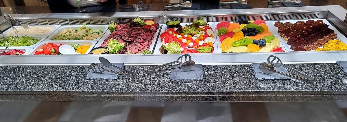 SCIP's tweet image. Lunch is served! Time for a well-deserved midday break after a busy morning full of #CI, #competitiveintelligence, and #strategicforesight 

Food looks great here at #IntelliConEURO2023!