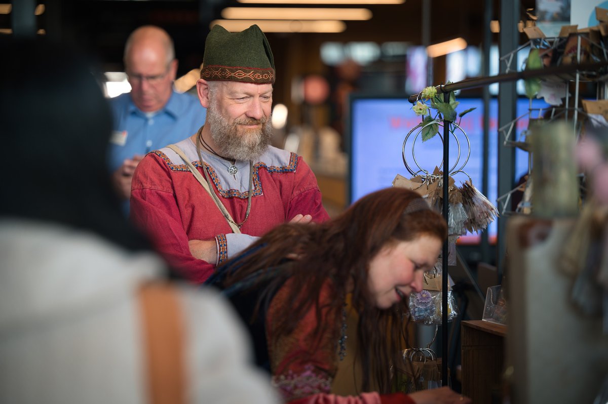 📚✨ Terugblik op Fantastic Reads! Op 11 november betoverde de LocHal met boeken, schrijvers en creatieve verhalen. Fantastisch geklede boekenliefhebbers en getalenteerde Fantasy en Sci-Fi schrijvers vulden de dag met creativiteit.

Meer info: bibliotheekmb.nl/terugblik-fant…
