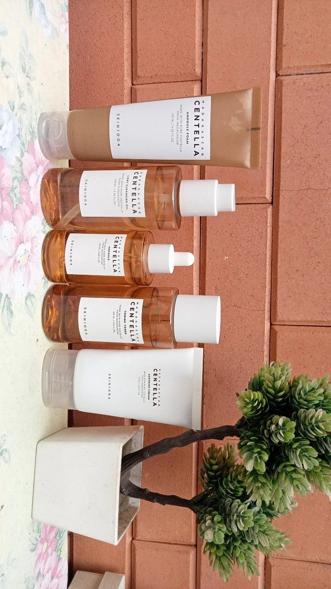 wts preloved skin1004 madagascar centella
- Light Cleansing Oil
- Facial wash
- Shooting Cream
- Ampoule 
- Toning Toner

Harga only 550k bisa req co lewat shopee yaa #zonauang #prelovedskincare #zonajajan