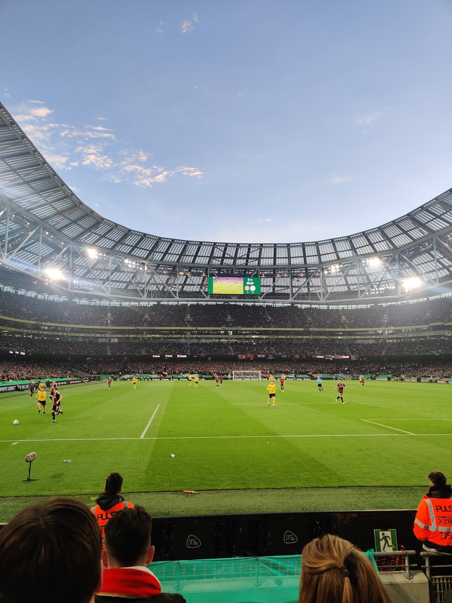 tallaght_saint's tweet image. Looking up at the packed out stands and thinking to myself that it's exactly what the clubs, players and leagues deserve. Sunday will be the benchmark for the future. 🔴⚪🟡⚫