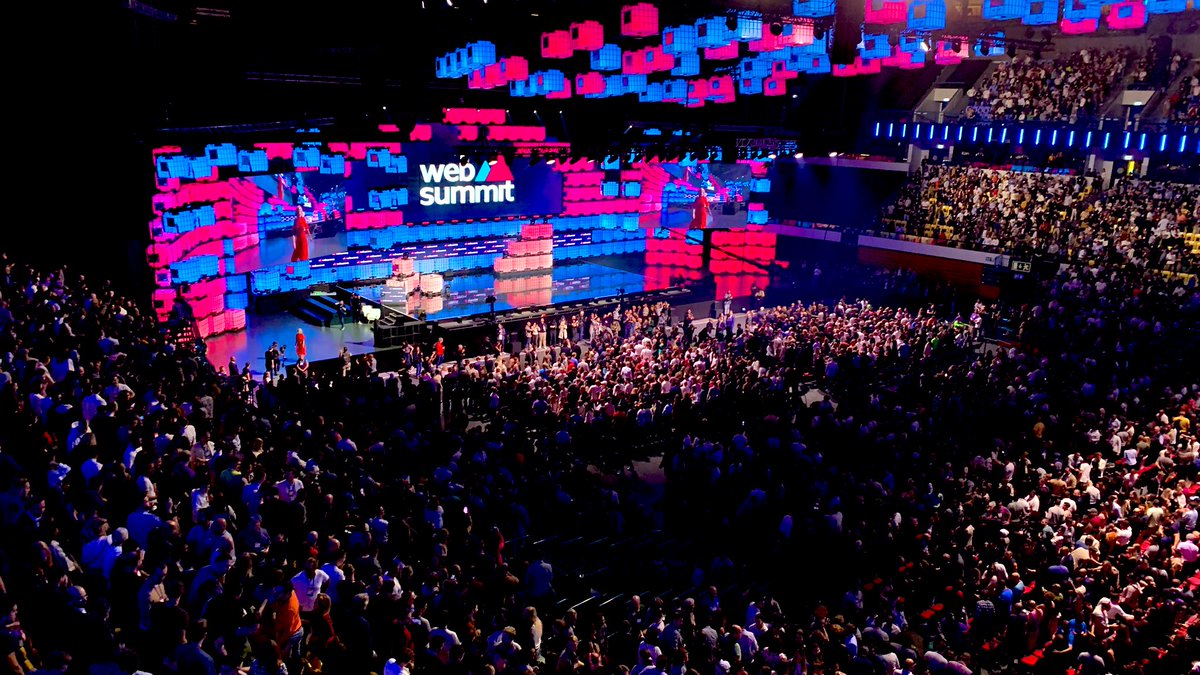 Casa cheia ontem na abertura da #WebSummit2023 🌐

Não percam HOJE a MasterClass da #Algorand com o @chriskim_devrel às 13:30 no Room 4. 
Até lá