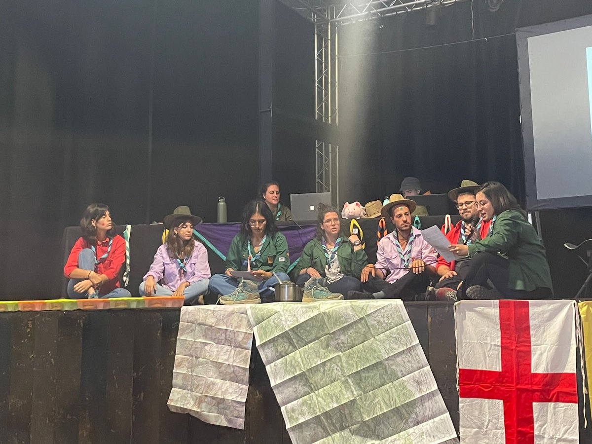 Dissabte vam celebrar l'Assemblea de Demarcació! Vam anar de campaments tot fent Descobertes, Valoracions, Joc de Nit, l'Hora dels Adéus i vam rebre els propietaris del terreny, inspectors, intendents... ja ho veieu, tot una diada! ⛺️✨🌱 Gràcies a tothom per venir i col·laborar!