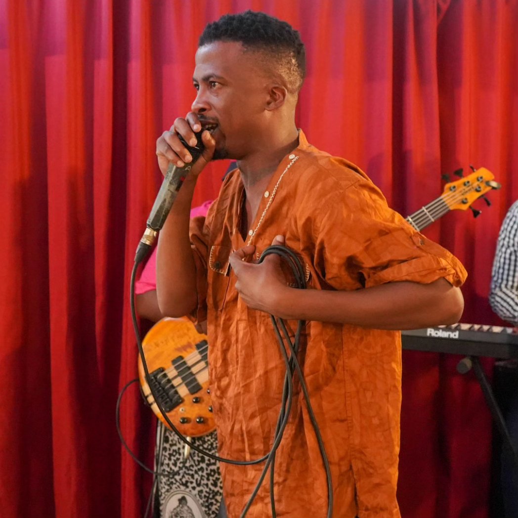 STEPDADDY_RSA's tweet photo. Best kasi single launch was fire ... It was Held at @bookjointsa
📸 @Ranger021..
With my fellow creatives @HEFE_cpt @PINNO_NDUNA @airpic_m_rsa..
 Special thanks to the band
🎹@patmontshepo
🎸@tianaamariii
🥁@dadrummersa

🎚️🎛️Sound engeneiring
@SipheTebeka
@MajorToolSA https://t.co/Fn7Qkbil2I