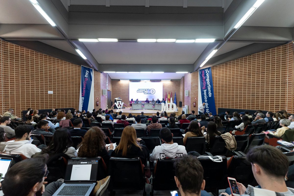 Esta 5º edición del #AlbaceteMarketingDay ha logrado congregar a +430 personas (lo siento a las +50 personas que se quedaron en lista de espera sin entrada) que asistieron durante estas 4 horas de marketing, de mucho marketing en #Albacete.