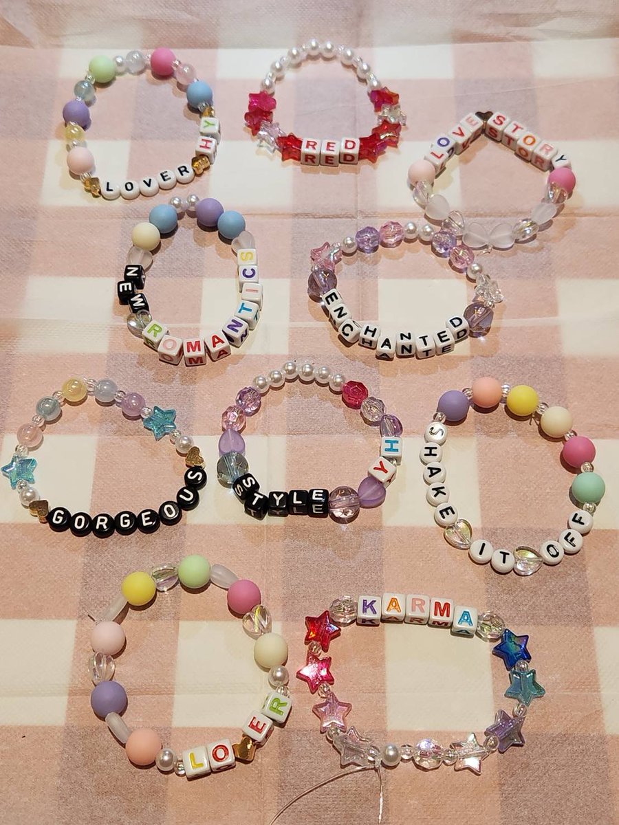 pinklily34's tweet photo. Finally we made Friendship Bracelets 🫶🏻 I’m gonna bring it to Australia that we exchanged!!! https://t.co/vDBCe0pdoa