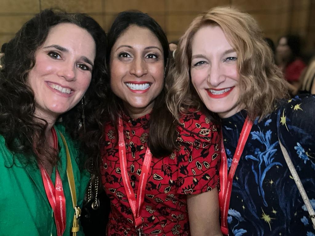 What's the best way to get a decent selfie? Ask a professional photographer to take it! So lovely to meet @juliaboggio IRL at last & catch up with @KeshiniNaidoo at the RNA's winter party. Huge congratulations to the industry award winners & the organisers! 🙌🙌 🙌 @RNAtweets