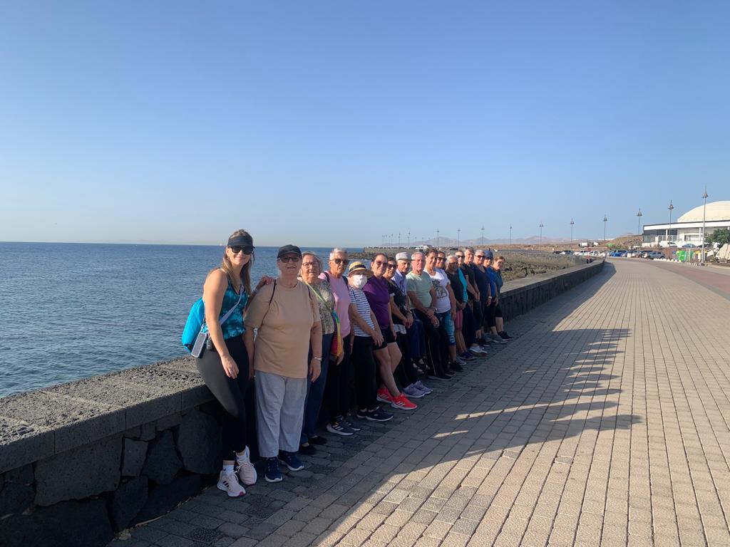 SanidadGobCan's tweet photo. 📸Esta mañana, y tras la caminata, las personas participantes en el paseo saludable habitual por Arrecife 🚶🏼‍♀️ han acudido al Centro de Salud de Titerroy a realizarse la prueba de glucemia en las mesas informativas sobre #diabetes instaladas con motivo del #DíaMundialDeLaDiabetes https://t.co/qcYB11yV0X