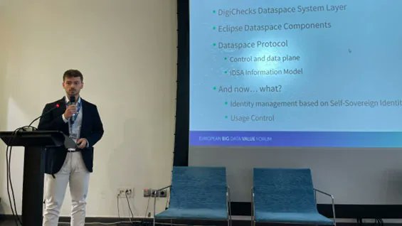 📢@DigiChecks at the #EuropeanBigDataValue #Forum📍in Valencia, Spain 🙋#GonzaloGil, a PhD student and researcher from @TeknikerOficial, shared insights into how #DigiChecks is adopting GAIA-X and IDS components within the Data Space System Layer 👉digichecks.eu/2023/11/13/256…