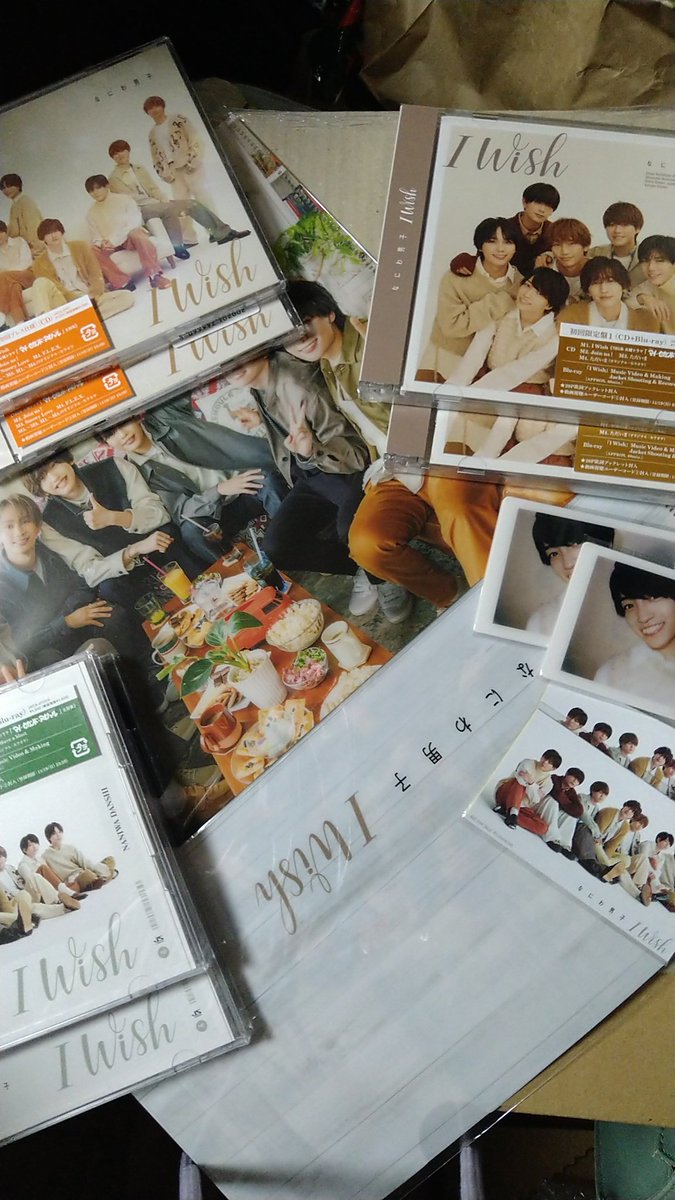 noriko4children's tweet photo. 今日は誕生日でした🥰
DAPUMP
WEST．
HeySayJUMP
からのバースデーカード届いて嬉しかった💗
でも…なにわ男子からのバースデーカードが届かず残念💦明日届くといいなぁ💓
なにわ男子の新曲はフラゲできた💕 https://t.co/BoFw6GP6oL