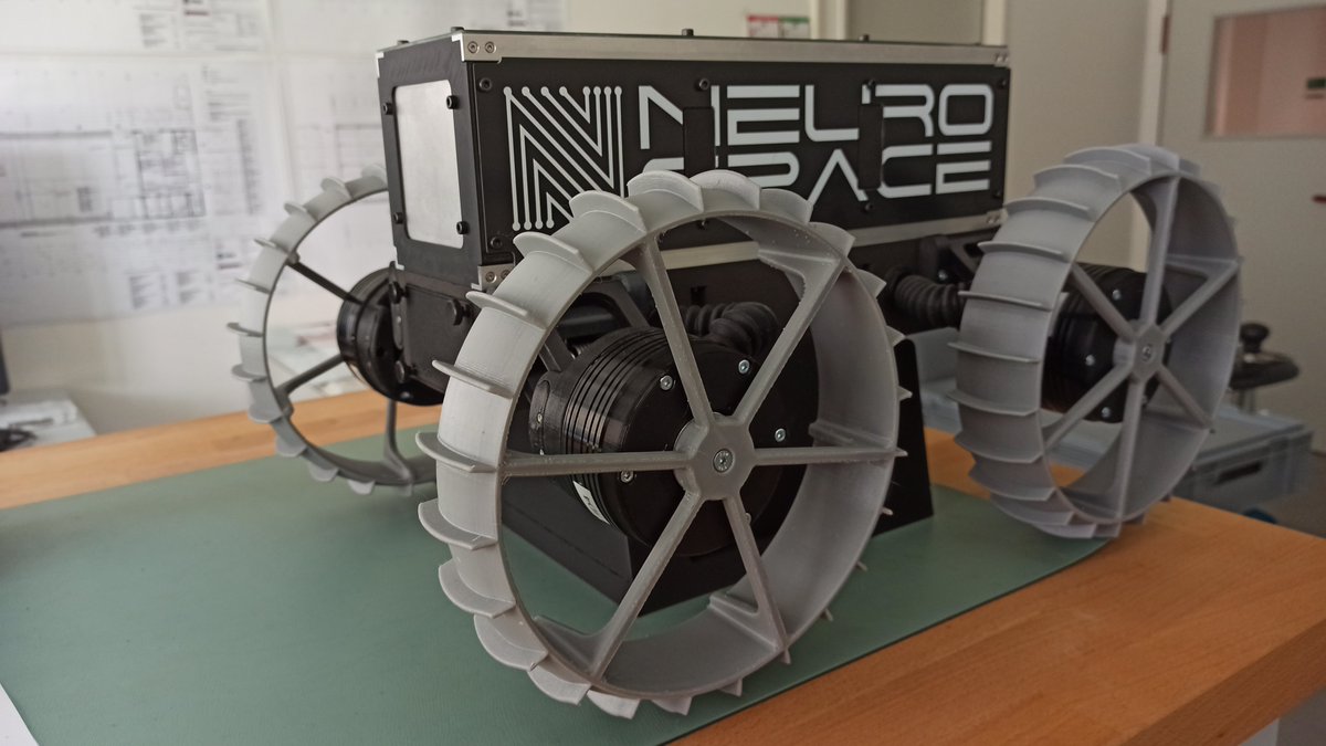 Deutsches Zentrum für Luft- und Raumfahrt/DLR-MUSC (@dlr_musc) on Twitter photo 🚀Spannende Aktivitäten können starten! Der Moon Rover HiveR von <a href="/neurospaceGmbh/">Neurospace GmbH</a> ist ab sofort in unserer Mitte (aktuell am MUSC)!🌟 Der Startpunkt für Universitäten und Startups, die bald von überall aus in der LUNA Analog Facility Mondmissionen simulieren können.🌕 #Weltraum 🚀Spannende Aktivitäten können starten! Der Moon Rover HiveR von <a href="/neurospaceGmbh/">Neurospace GmbH</a> ist ab sofort in unserer Mitte (aktuell am MUSC)!🌟 Der Startpunkt für Universitäten und Startups, die bald von überall aus in der LUNA Analog Facility Mondmissionen simulieren können.🌕 #Weltraum