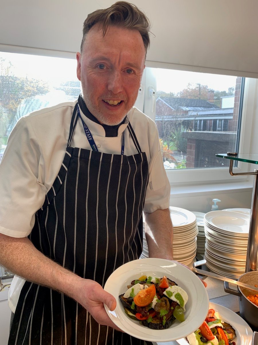 BishopBurton's tweet photo. Simon our Executive Chef has whipped up some delicious, yet super healthy options to mark World Diabetes Day. 😋 On the menu is Chicken Jalfrezi with rice or roasted vegetables with wild garlic pesto and mozzarella. 
#WorldDiabetesDay #bishopburton #UCBB https://t.co/IIBzCZ1KAc