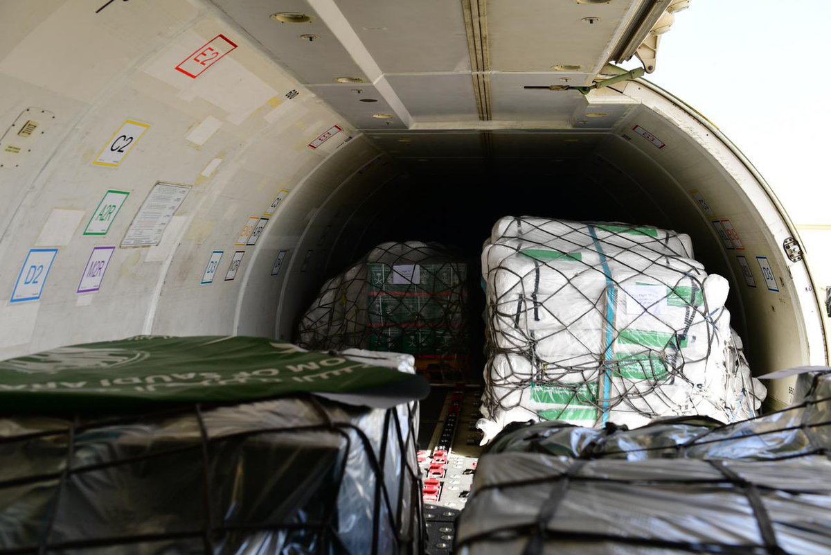 KSRelief_EN's tweet photo. The 6th Saudi relief plane, carrying 35 tons of various relief aid, arrived at El Arish International Airport in preparation to be transported into #Gaza https://t.co/Mk8C0dRzHx