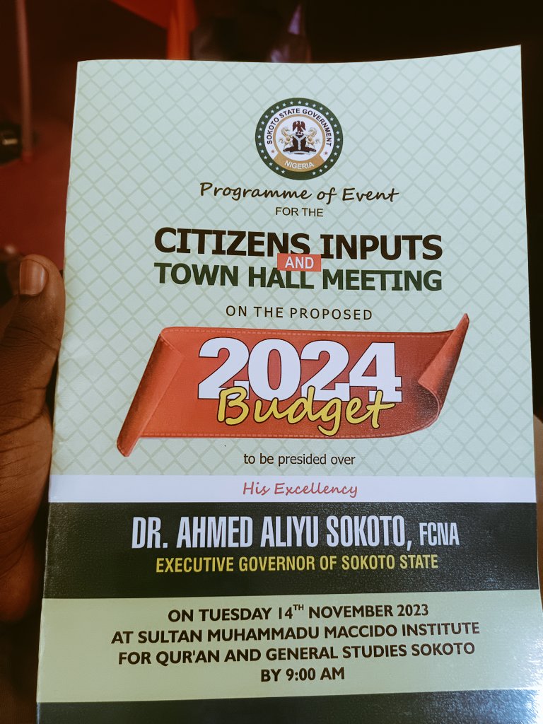 #HappeningNow
Sokoto State is conducting a town hall meeting to gather citizens' input into the proposed 2024 budget. 
Present at this meeting are the State Governor and his cabinet, women and youth groups, persons with disabilities, and development partners including State2State