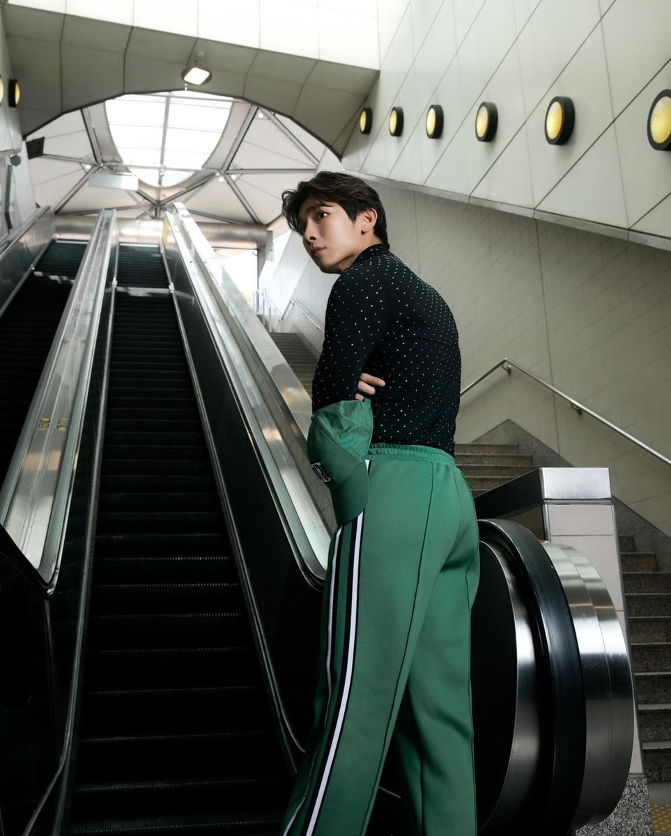 MssTrending's tweet photo. ꕤ : IG MewSuppasit Update 📸
🗓️: 14.11.2023

หล่อมากกก หล่อแบบตะโกน😍😍@PacoRabanne @hm #RabanneHM #ad ✨

@MSuppasit
#MewSuppasit
#มิวศุภศิษฏ์ 

👇Click link https://t.co/YNNlKudsRV