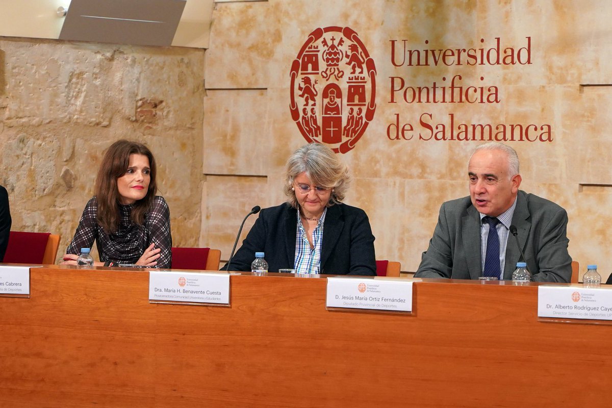 upsa's tweet photo. 🏃🏻 La #Universidad ha presentado hoy la VIII edición de la #Carrera San #Silvestre Universitaria, que tendrá lugar el 25 de noviembre bajo el lema 'Corremos juntos por la #Educación' 👟 Si quieres ampliar la información e #inscribirte, pincha aquí: https://t.co/eaIxMw5w6w https://t.co/LB9mb3Huau