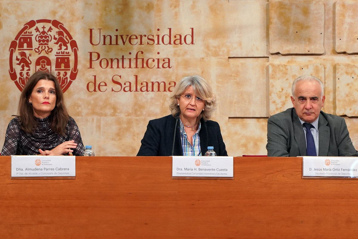 upsa's tweet photo. 🏃🏻 La #Universidad ha presentado hoy la VIII edición de la #Carrera San #Silvestre Universitaria, que tendrá lugar el 25 de noviembre bajo el lema 'Corremos juntos por la #Educación' 👟 Si quieres ampliar la información e #inscribirte, pincha aquí: https://t.co/eaIxMw5w6w https://t.co/LB9mb3Huau