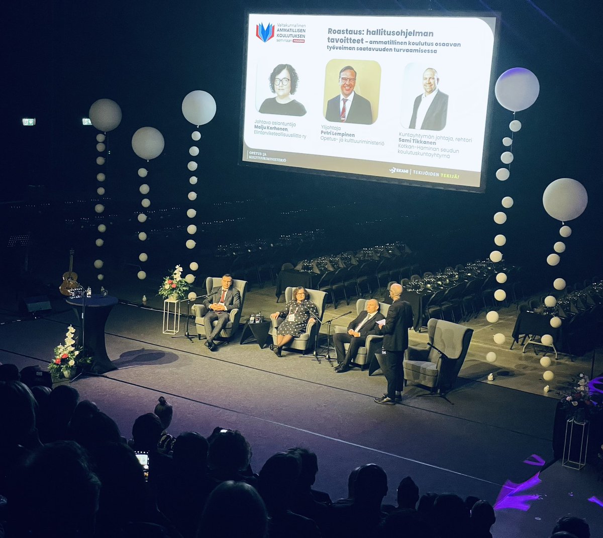 Miten työelämäyhteistyö ratkaisee osaamishaasteet🤷‍♀️ Roastaajana @VMLamppu @amke_ry ja keskustelemassa <a href="/maiju_korhonen/">Maiju Korhonen</a> <a href="/LempinenPetri/">Petri Lempinen</a> <a href="/sami_tikkanen/">Sami Tikkanen</a>

#VAKS2023 
#ammatillinenkoulutus

📸