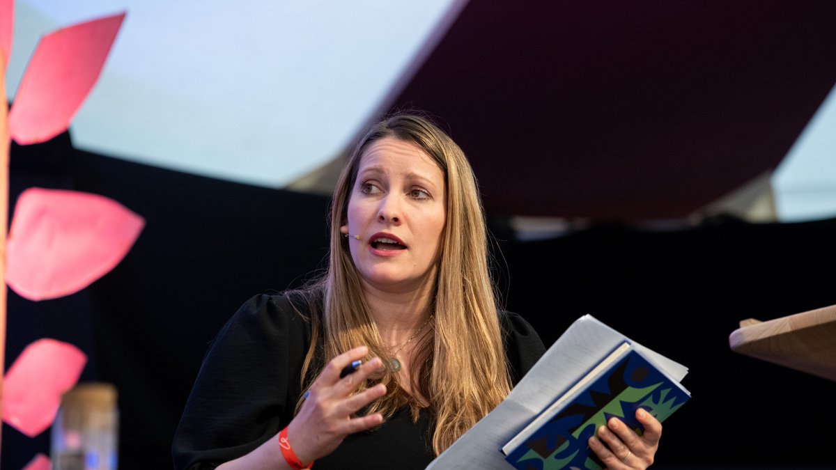 hayfestival's tweet photo. Teachers, #ScribblersTour is BACK!
We’re bringing inspiring writers direct to Year 7–10 pupils across Wales next January and February in free workshops with...
🦋 Laura Bates
🦋 Emma Carroll
🦋 Karl Nova
🦋 Nikesh Shukla
🦋 Jenny Valentine
Join us https://t.co/7FHCrqF0ky https://t.co/KoUtxmRbcH