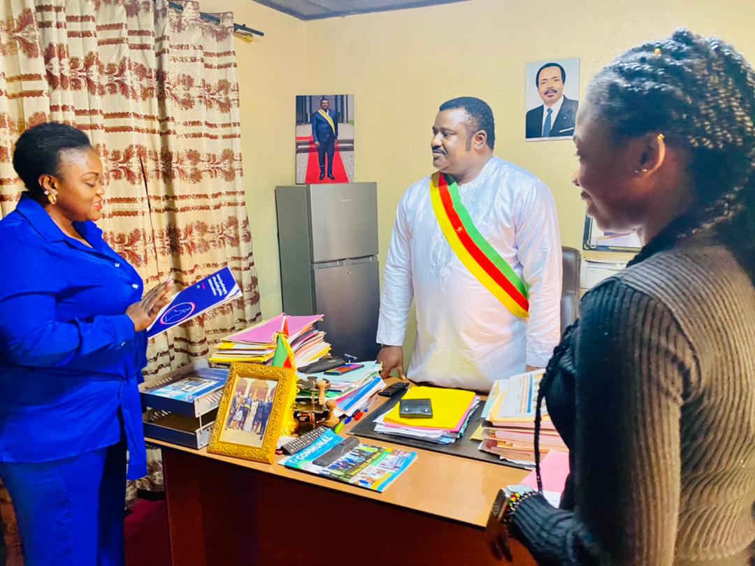 ActionGender's tweet photo. Partnering with Local Authorities in the Localization process is key. @gnwp_gnwp program coordinator for Africa &amp; @ActionGender received by the 1st Deputy Mayor of B'da II Council &amp; the Mayor of Bali Council. Phase 3: Local Steering Committee @USEmbYaounde  @StateGWI #WPSforSHE https://t.co/aJ0seejRdW