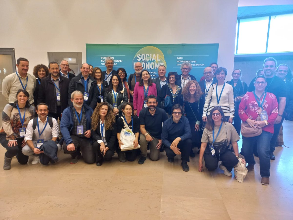 TandemSocial's tweet photo. Foto d'equip de la de la delegació catalana present a la Conferència Europea d'Economia Social 2023! 📸

L'esdeveniment per promoure i enfortir l’ES i el cooperativisme, organitzat aquest any a #Donostia, capital espanyola de l'Economia Social 2023 🎉 https://t.co/H0AKOPoSE8
