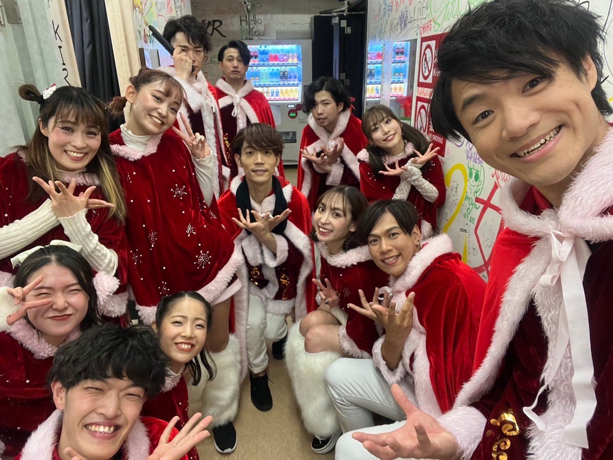 YOASOBI
スクランブル
ありがとうございました✨

今日はあいみさん、てんちゃん、あさひくん、3人もよあそびからメンバーがいてとっても心強かったです🥺

クリスマス楽しい🎄でも全然着替え間に合わない！！笑

皆さんさすがです、、、