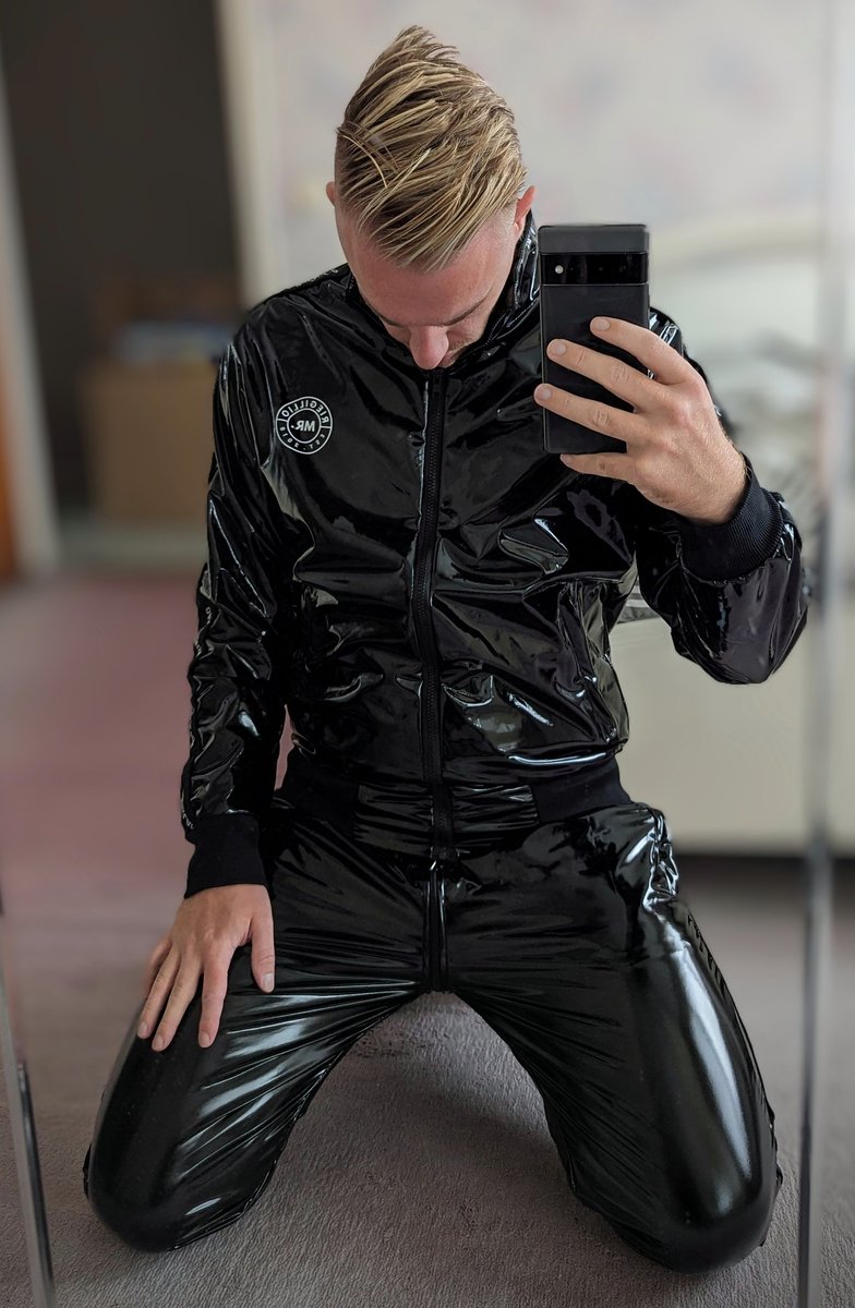 PupFoemp's tweet photo. Team Chile or Shiny✨ ? https://t.co/2a76rjToXw