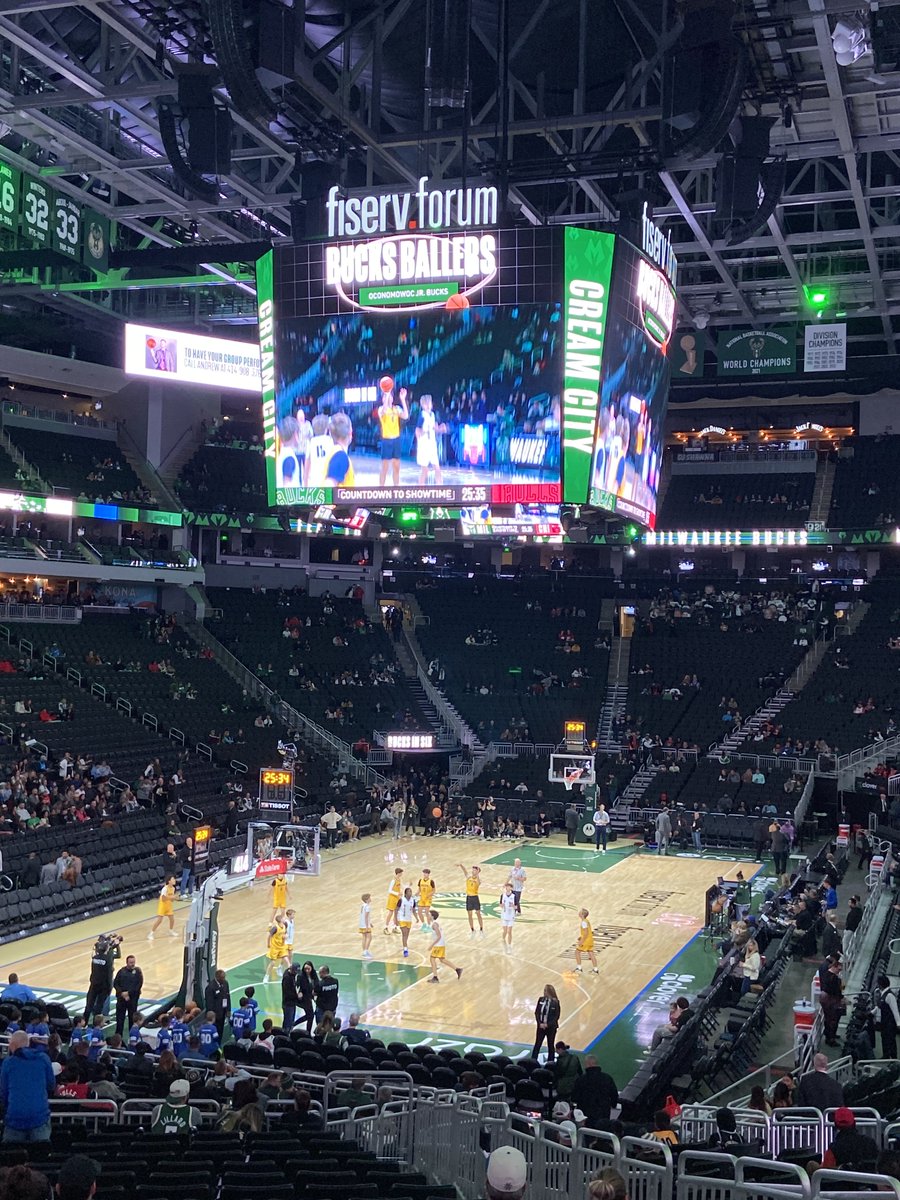 Raccoon_Hoops's tweet photo. Great night for our future Raccoons and a @Bucks win! #jrbucks #oconpride #Family https://t.co/lXEo070SHI