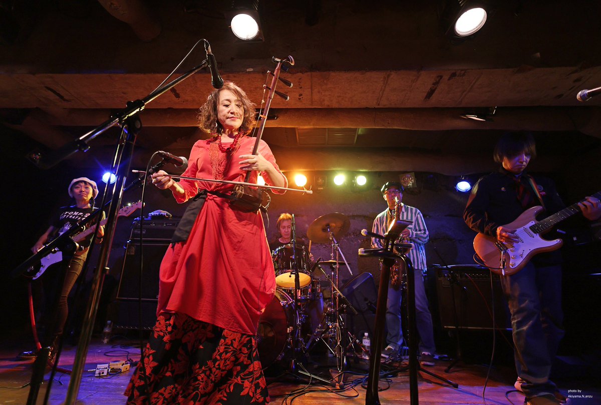 pkpkppk's tweet photo. 2023.11.11 吉祥寺MANDA-LA2

simsimBBQアルバム発売記念LIVE 
  『Bang a Gong! 』
                    ②(～⑫)

☆simsimBBQ /尾上祐一

アルバムの発売おめでとうございます！

#simsimbbq #尾上祐一 #BangaGong https://t.co/l2UUOl2ZEz