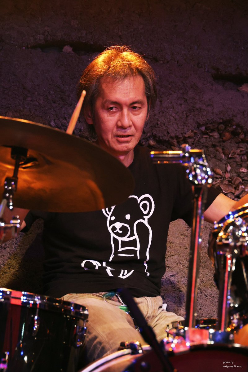 pkpkppk's tweet photo. 2023.11.11 吉祥寺MANDA-LA2

simsimBBQアルバム発売記念LIVE 
  『Bang a Gong! 』
                    ②(～⑫)

☆simsimBBQ /尾上祐一

アルバムの発売おめでとうございます！

#simsimbbq #尾上祐一 #BangaGong https://t.co/l2UUOl2ZEz
