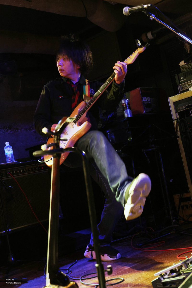 pkpkppk's tweet photo. @simsimBBQ @YuichiOnoue @SkurvyBear 2023.11.11 吉祥寺MANDA-LA2

simsimBBQアルバム発売記念LIVE 
  『Bang a Gong! 』
                    ③(～⑫)

☆simsimBBQ /尾上祐一

#simsimbbq #尾上祐一 #BangaGong https://t.co/j6XrxYgKDw