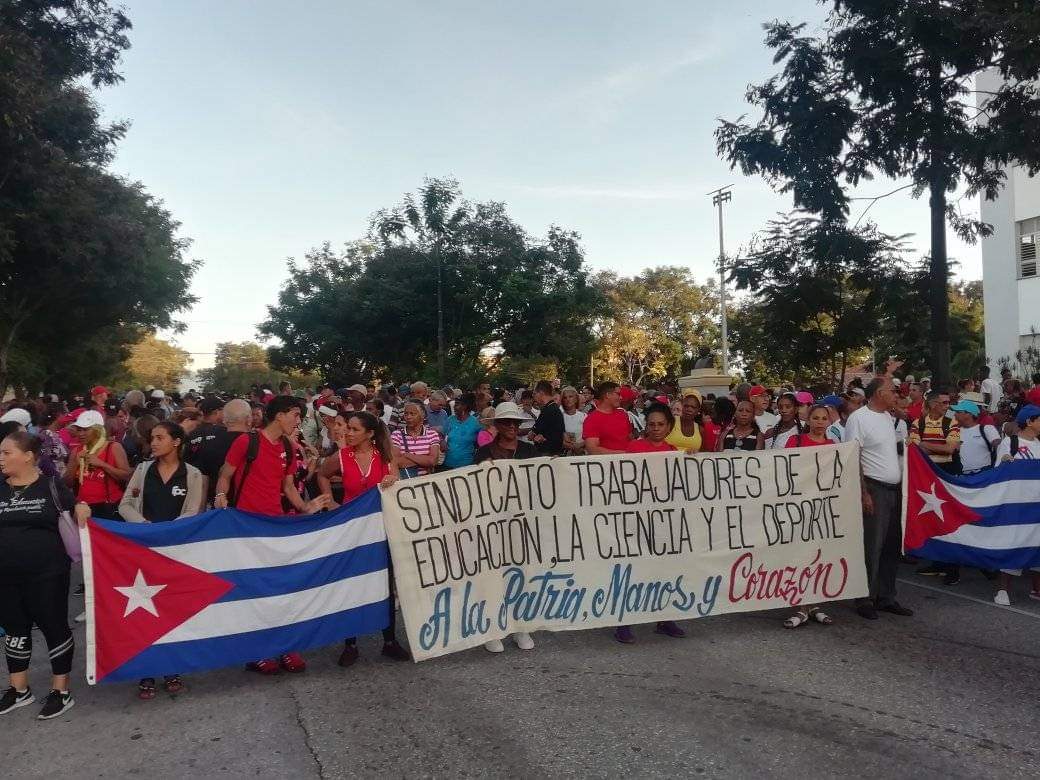 En Santiago de Cuba ahora se marcha en solidaridad con el pueblo palestino. 
#FreePalestine 
#Cuba 🇨🇺