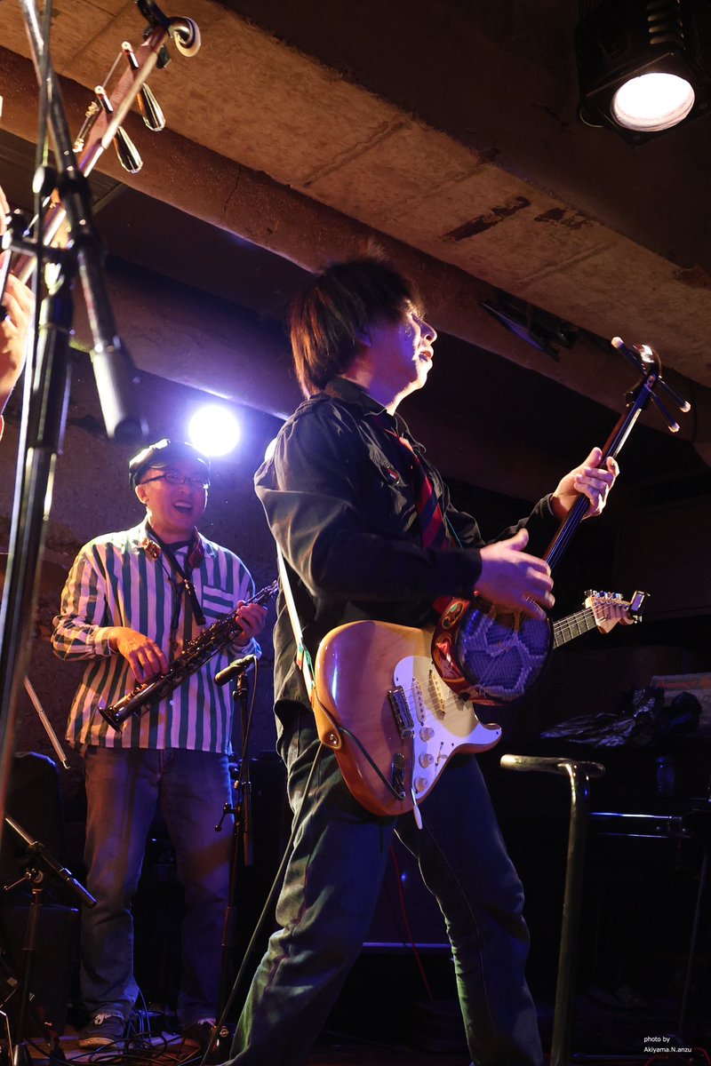 pkpkppk's tweet photo. @simsimBBQ @YuichiOnoue @SkurvyBear 2023.11.11 吉祥寺MANDA-LA2

simsimBBQアルバム発売記念LIVE 
  『Bang a Gong! 』
                    ⑤(～⑫)

☆simsimBBQ /尾上祐一

DJヒゴさんERAさんも素敵でした

#simsimbbq #尾上祐一 #BangaGong #ヒゴヒロシ #ERA https://t.co/5qXJb19LPA