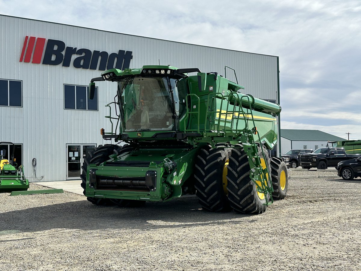 Brandt_AG's tweet photo. This is your chance to embrace the power of the X9, with this 2022 John Deere X9 1000 on this #TractorTuesday! Learn more about it here: https://t.co/3iZUayT9w3
#usedag #agriculture #brandt #usedequipment https://t.co/K908kMFCJ3